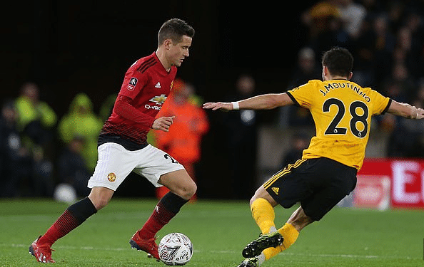 运营成本居 运营成本居