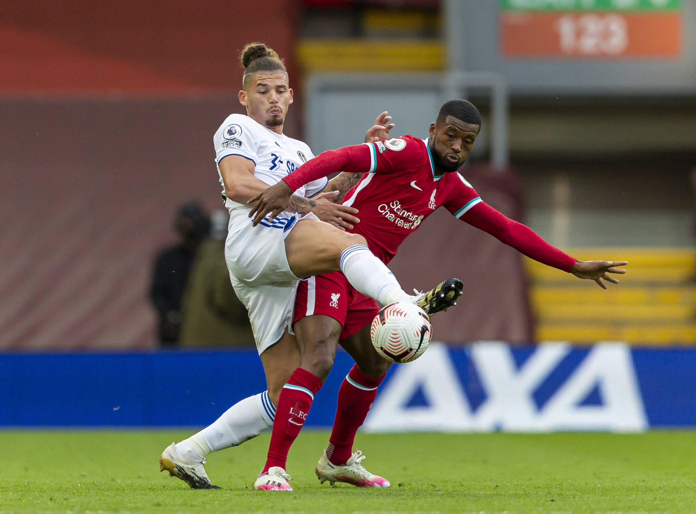 胡金秋在两 胡金秋在两