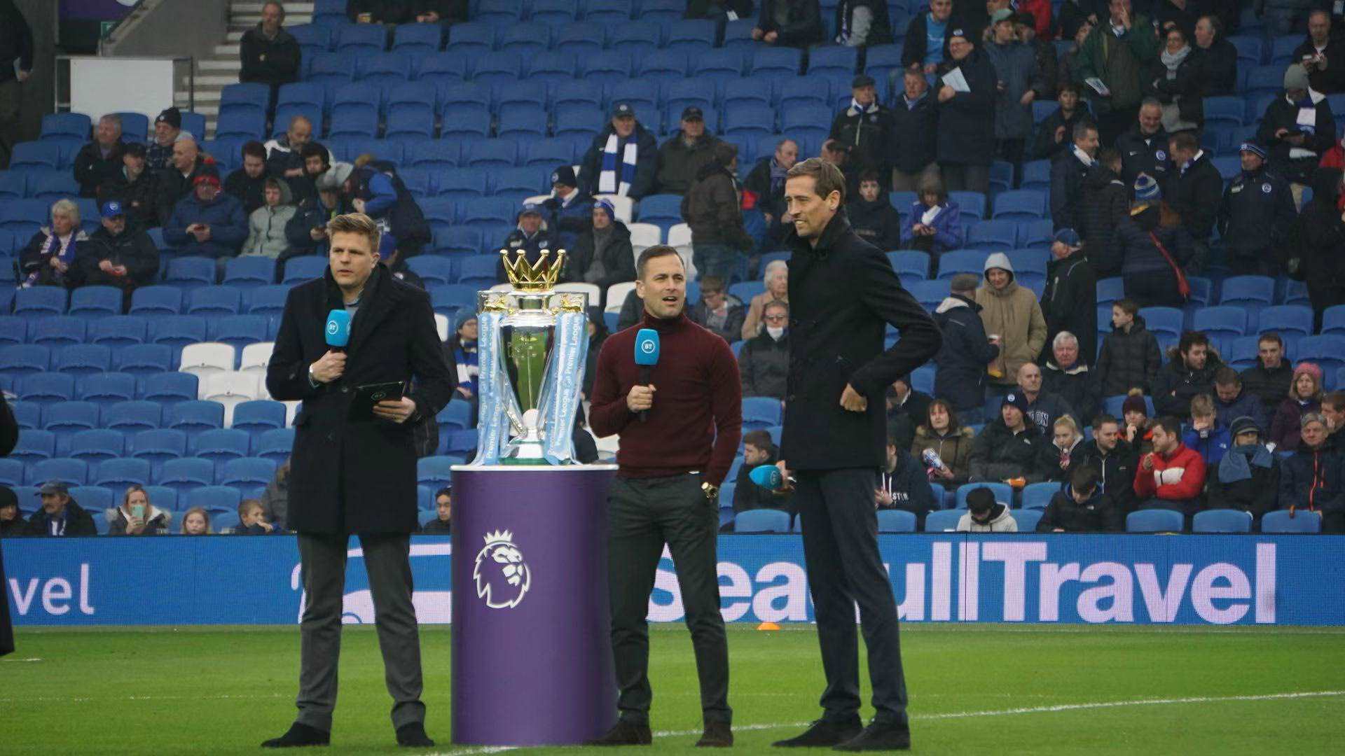 在向暴力事 在向暴力事